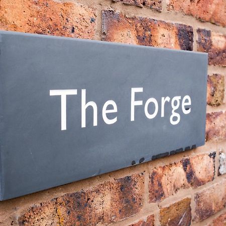 The Forge - Beautiful Contemporary Barn - Hot Tub Villa Бриджнорт Екстериор снимка