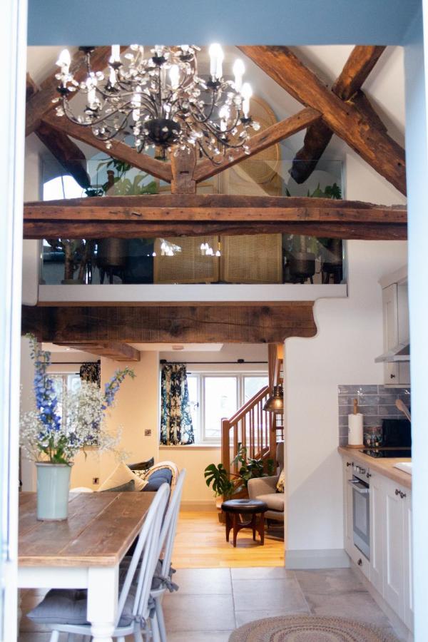 The Forge - Beautiful Contemporary Barn - Hot Tub Villa Бриджнорт Екстериор снимка