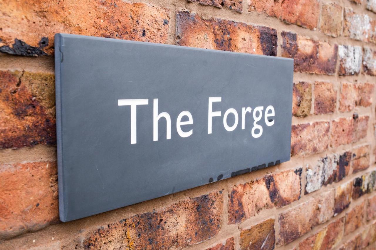 The Forge - Beautiful Contemporary Barn - Hot Tub Villa Бриджнорт Екстериор снимка